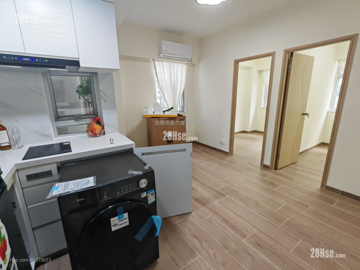 Hennessy Road Court Rental 2 Bedrooms , 1 Bathroom 366 ft² ( 34.0 m² )