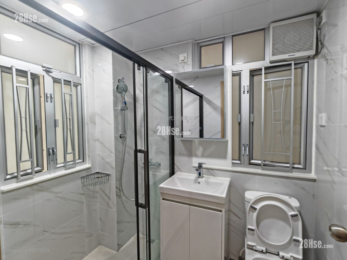 Hennessy Road Court Rental 2 Bedrooms , 1 Bathroom 366 ft² ( 34.0 m² )