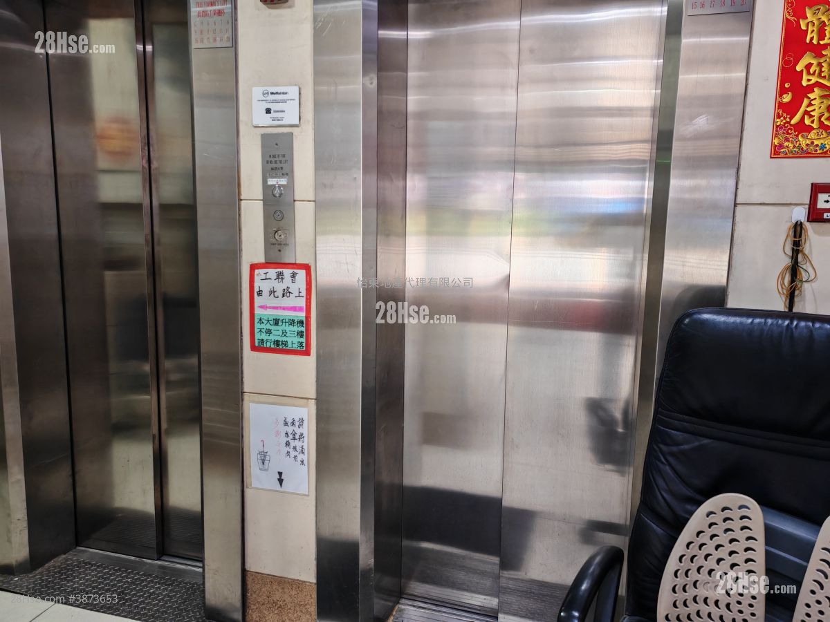 Hennessy Road Court Rental 2 Bedrooms , 1 Bathroom 366 ft² ( 34.0 m² )
