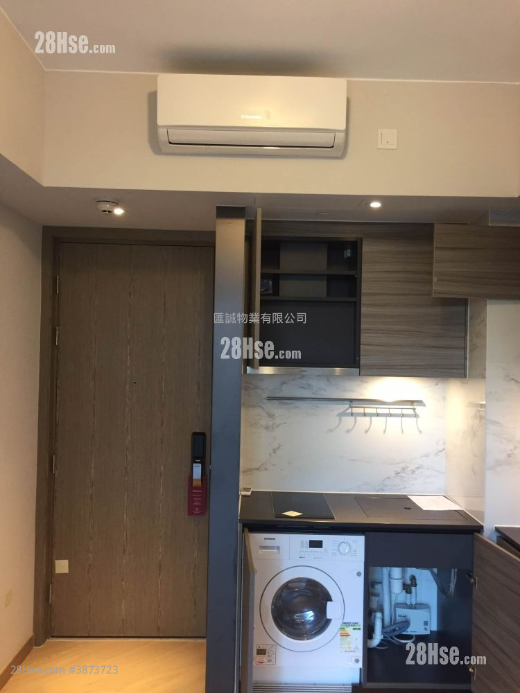 The Zutten Sell Studio , 1 Bathroom 191 ft² ( 17.7 m² )
