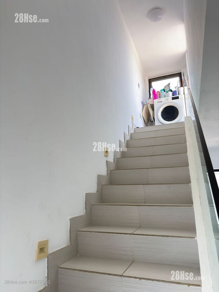 1/F-2/F House No.100 Kau To Village Rental 3 Bedrooms , 3 Bathrooms 1,200 ft² ( 111.5 m² )