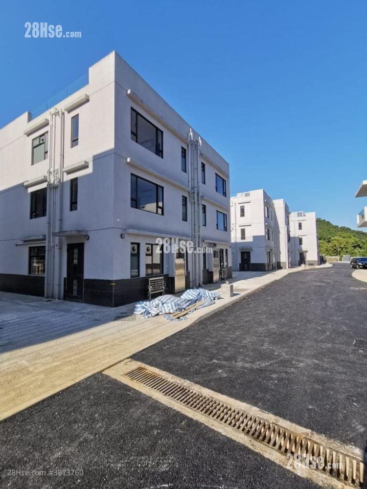1/F-2/F House No.100 Kau To Village Rental 3 Bedrooms , 3 Bathrooms 1,200 ft² ( 111.5 m² )