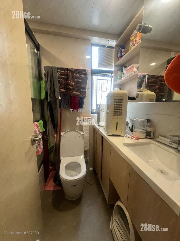 Tai Hing Gardens Sell 3 Bedrooms , 2 Bathrooms 587 ft² ( 54.5 m² )