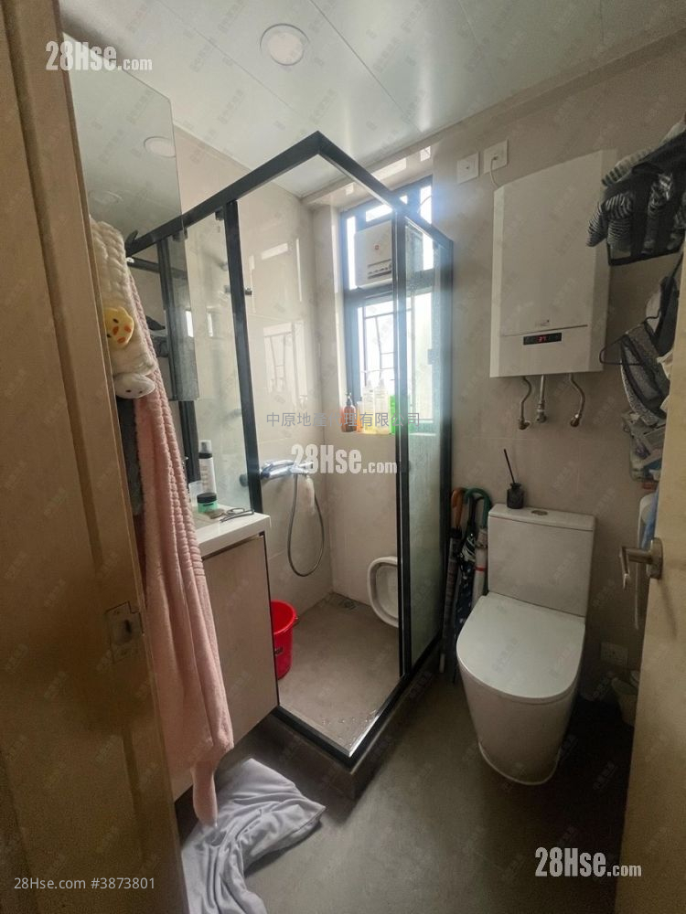 Tai Hing Gardens Sell 3 Bedrooms , 2 Bathrooms 587 ft² ( 54.5 m² )