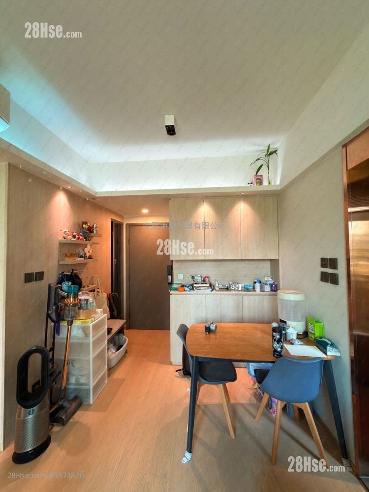 Century Gateway Sell 2 Bedrooms 481 ft² ( 44.7 m² )