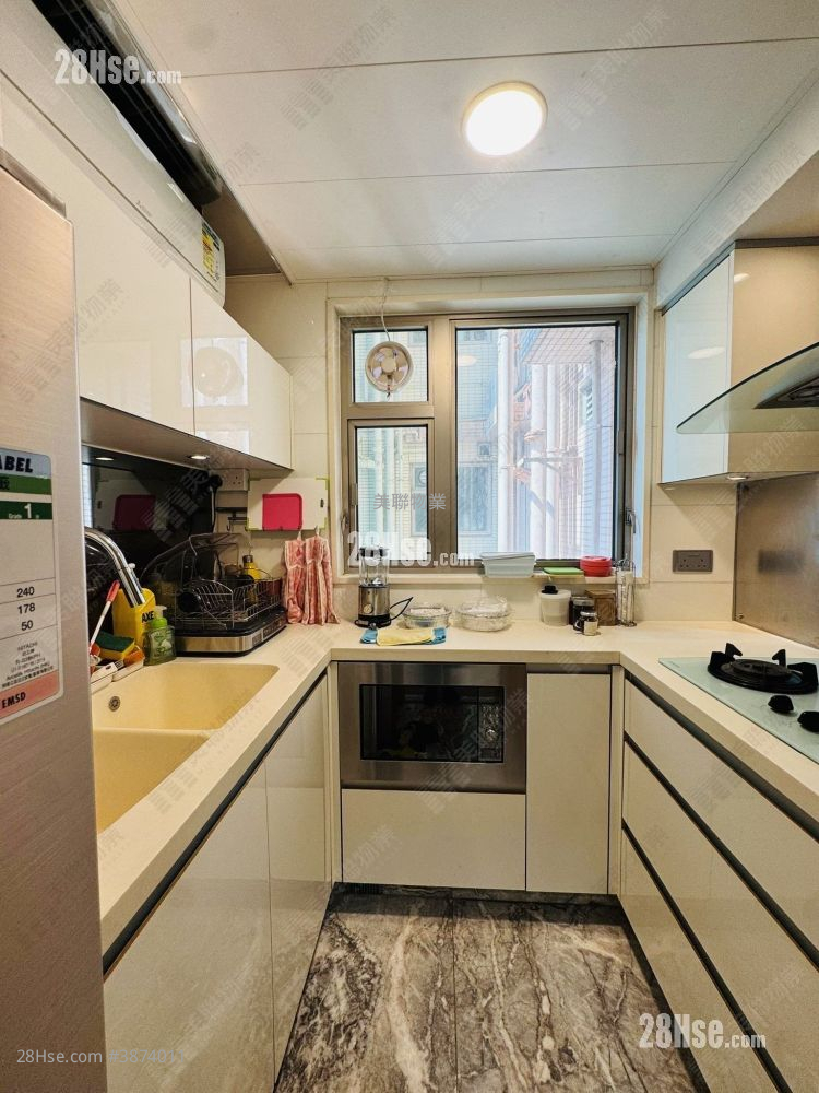 Harbour Green Sell 2 Bedrooms 482 ft² ( 44.8 m² )