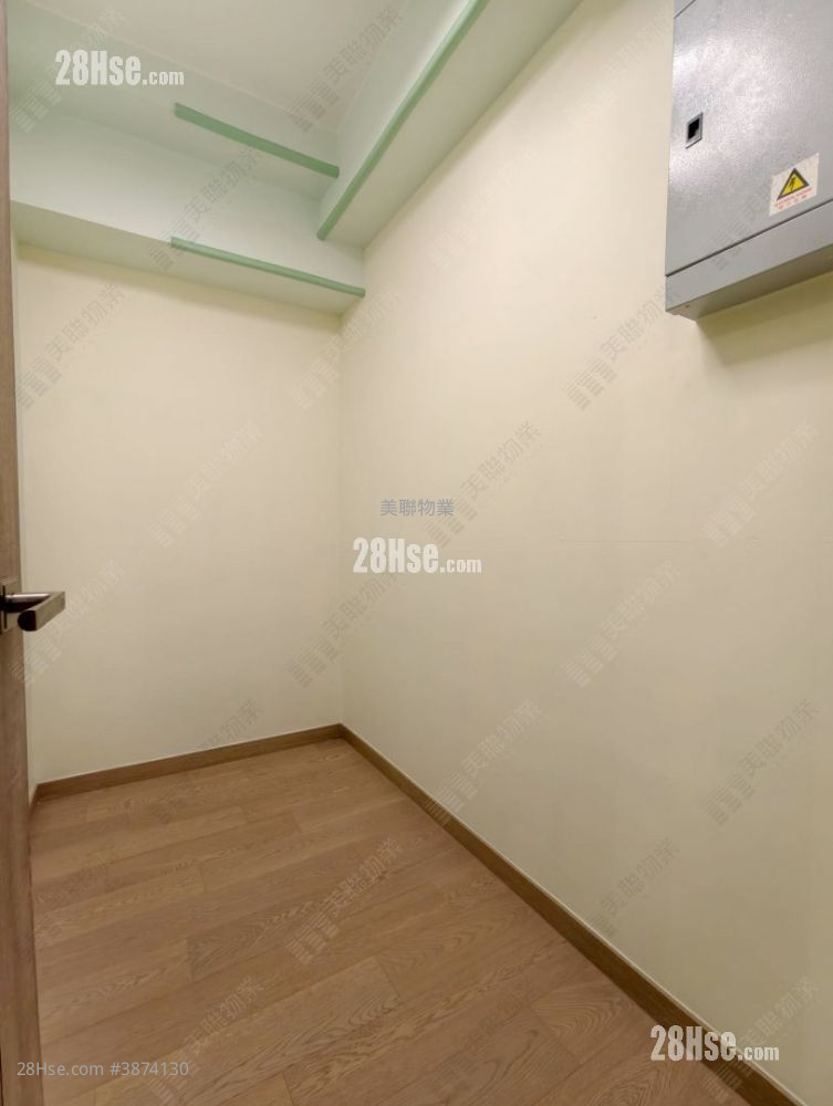 Aurora Rental 3 Bedrooms , 2 Bathrooms 690 ft² ( 64.1 m² )