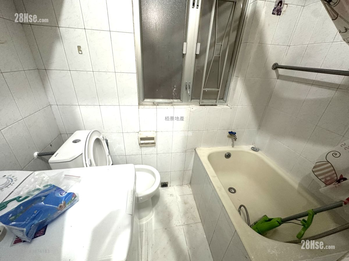 Wing Hing Building Sell 2 Bedrooms , 1 Bathroom 357 ft² ( 33.2 m² )