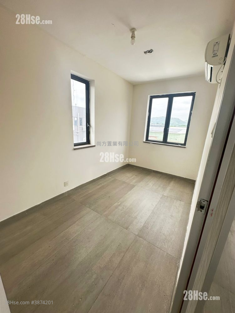 Village Rental 3 Bedrooms , 2 Bathrooms 700 ft² ( 65.0 m² )