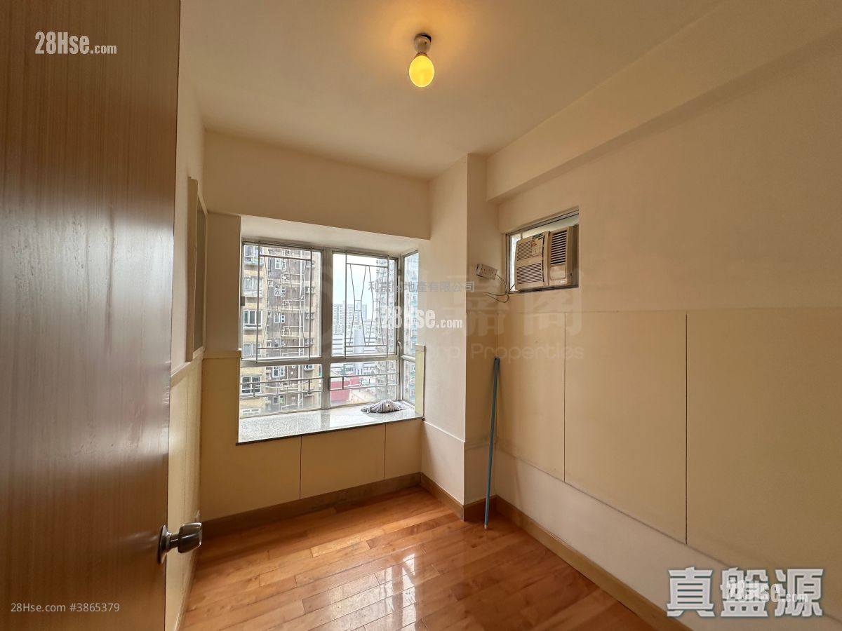 Tuen Mun Town Plaza Rental 2 Bedrooms , 1 Bathroom 392 ft² ( 36.4 m² )