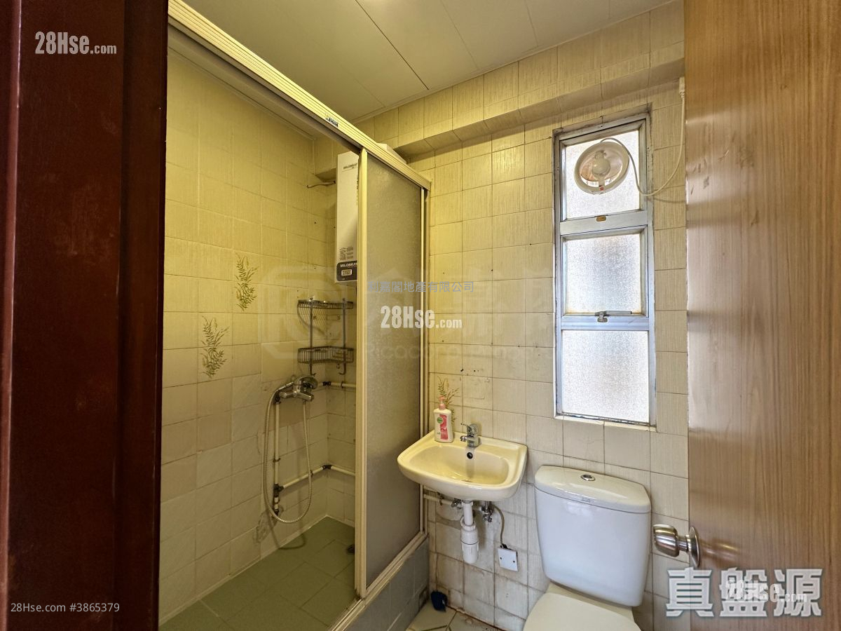 Tuen Mun Town Plaza Rental 2 Bedrooms , 1 Bathroom 392 ft² ( 36.4 m² )