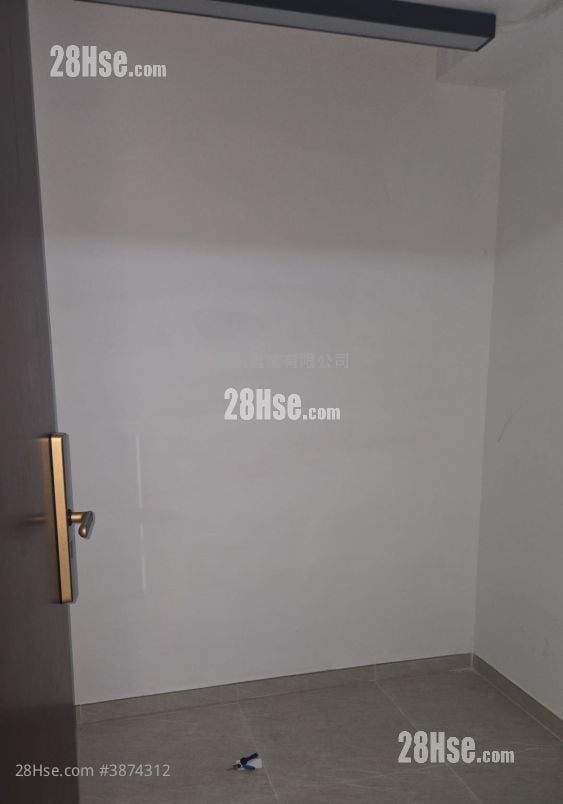 Grand Industrial Building Rental 100 ft² ( 9.3 m² )