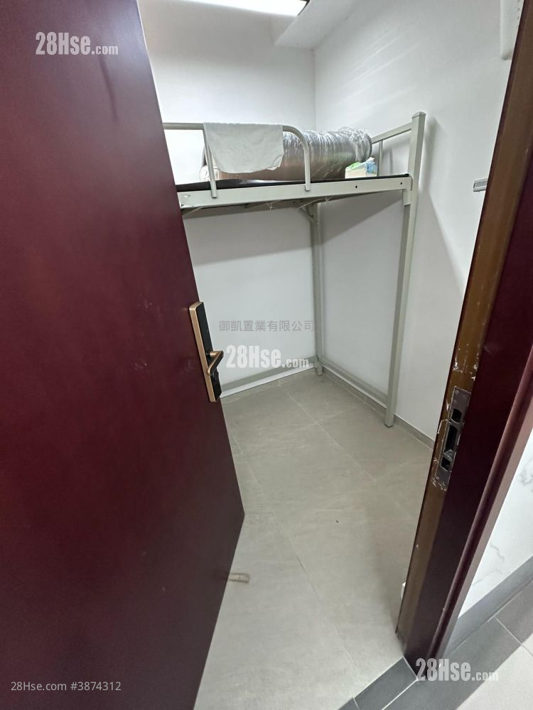 Grand Industrial Building Rental 100 ft² ( 9.3 m² )