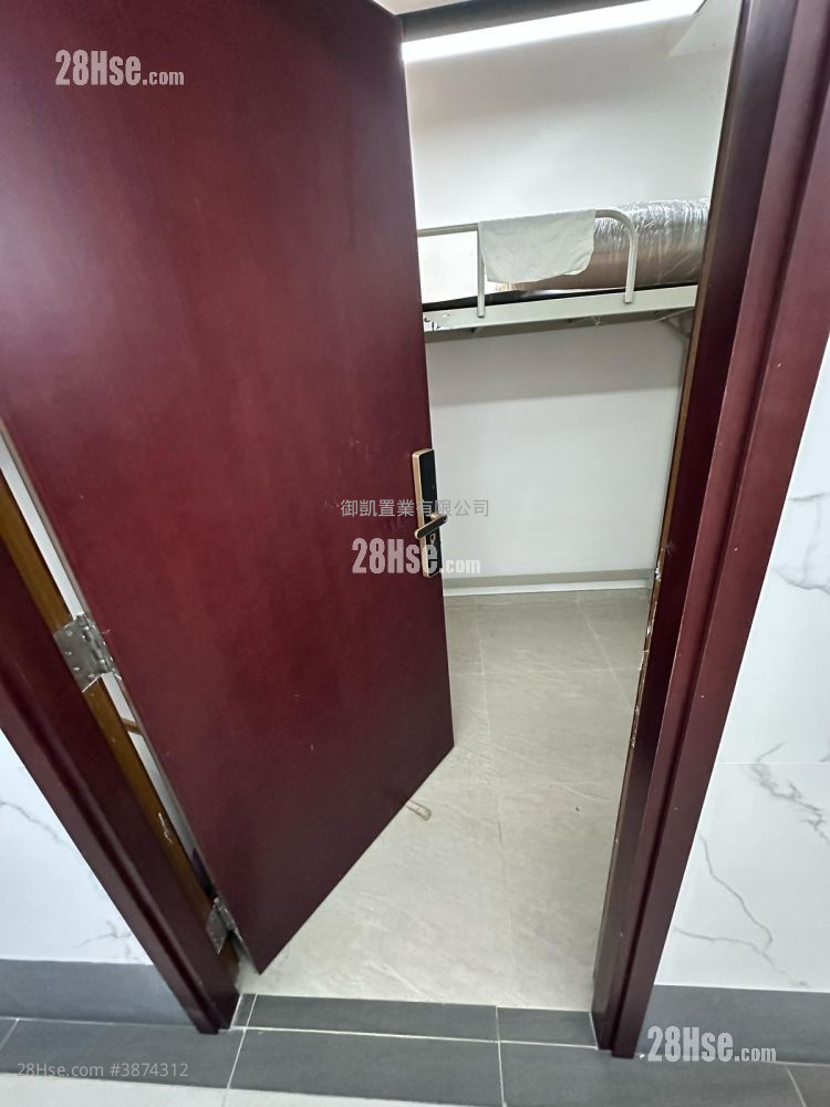 Grand Industrial Building Rental 100 ft² ( 9.3 m² )