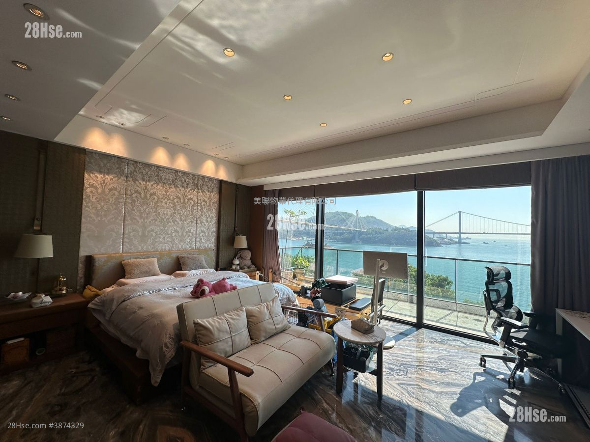 master room: Deauville Sell 4,155 ft² ( 386.0 m² )