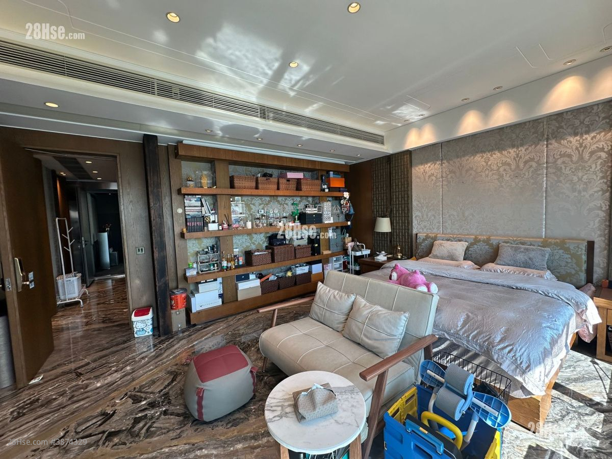 master room: Deauville Sell 4,155 ft² ( 386.0 m² )