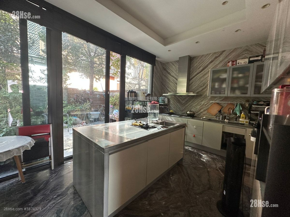 kitchen: Deauville Sell 4,155 ft² ( 386.0 m² )