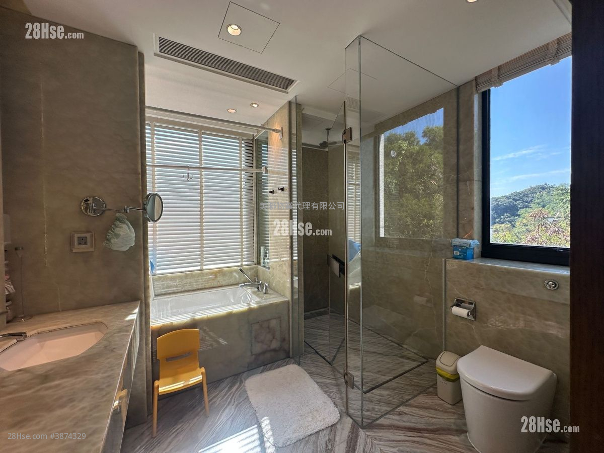 bathroom: Deauville Sell 4,155 ft² ( 386.0 m² )