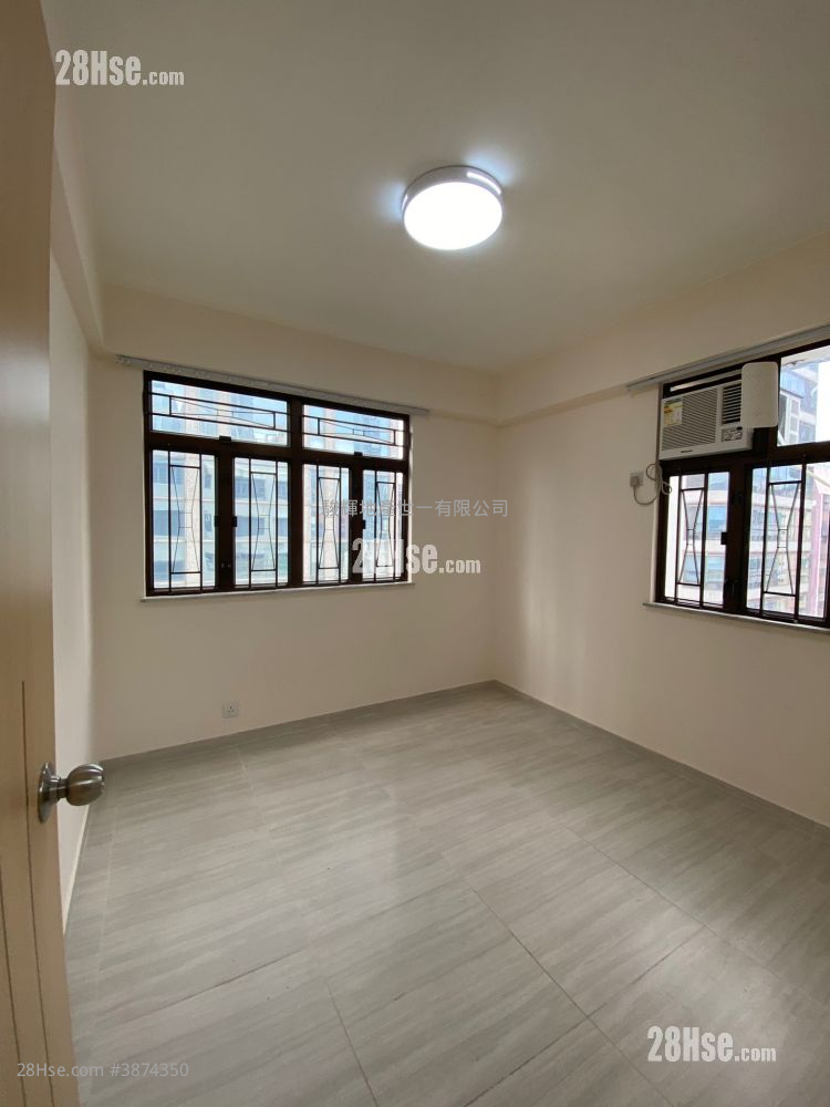 Diamond Court Rental 3 Bedrooms , 1 Bathroom 576 ft² ( 53.5 m² )
