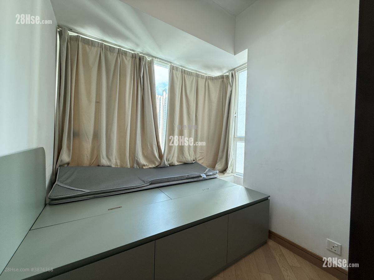 Florient Rise Rental 2 Bedrooms , 1 Bathroom 453 ft² ( 42.1 m² )