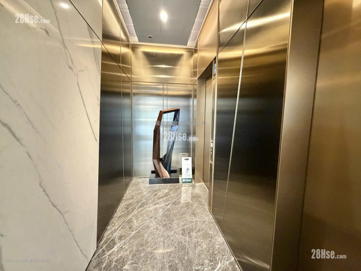 Twin Victoria Rental Studio , 1 Bathroom 250 ft² ( 23.2 m² )