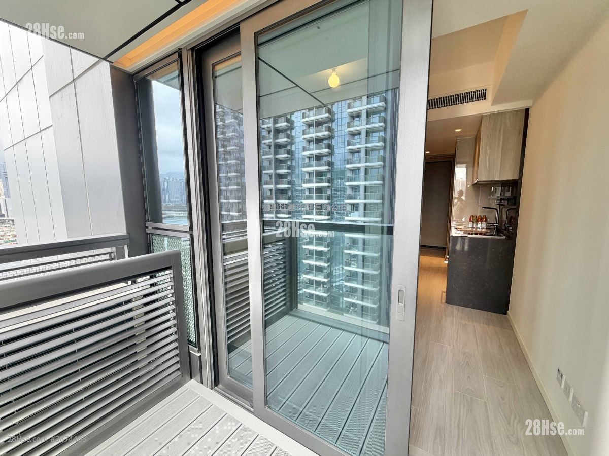 Twin Victoria Rental Studio , 1 Bathroom 250 ft² ( 23.2 m² )