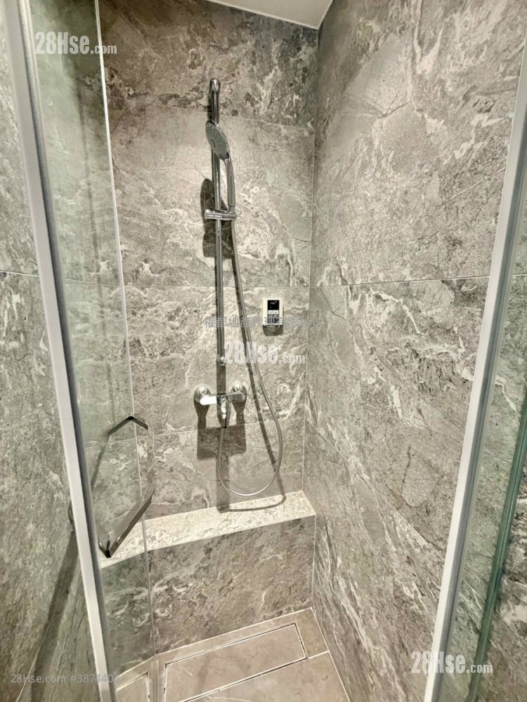 Twin Victoria Rental Studio , 1 Bathroom 250 ft² ( 23.2 m² )