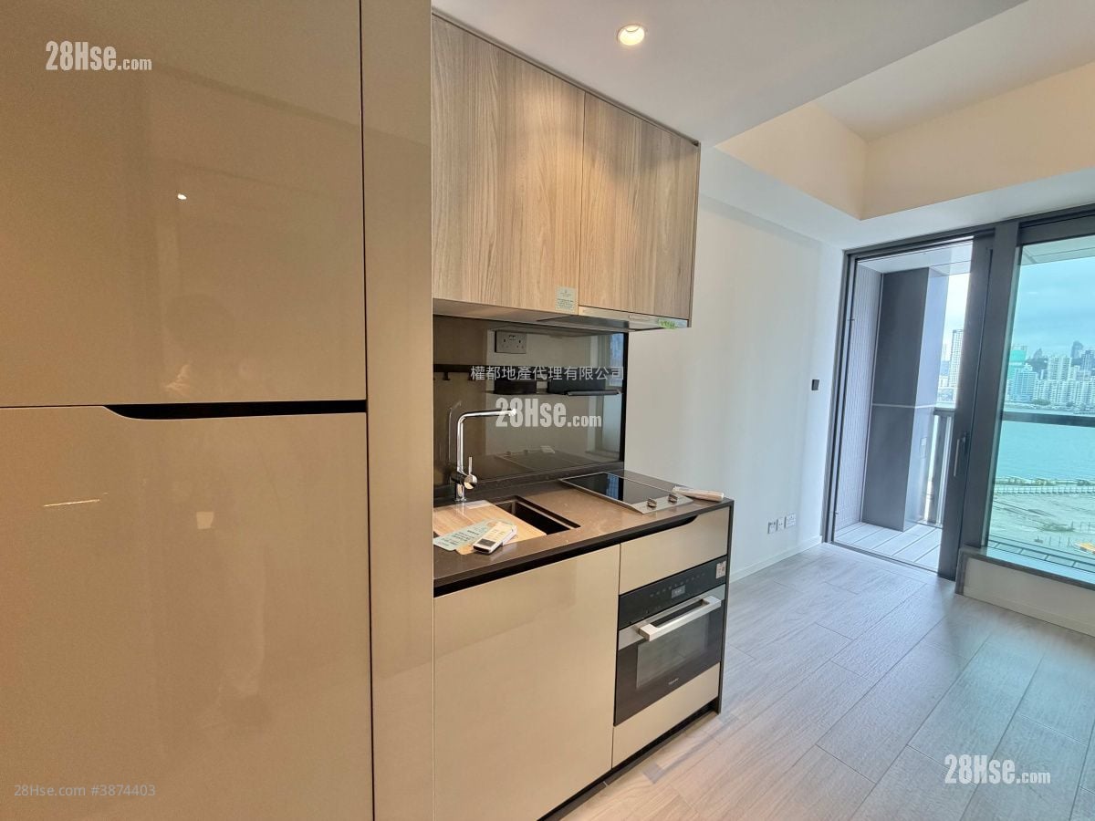 Twin Victoria Rental Studio , 1 Bathroom 250 ft² ( 23.2 m² )