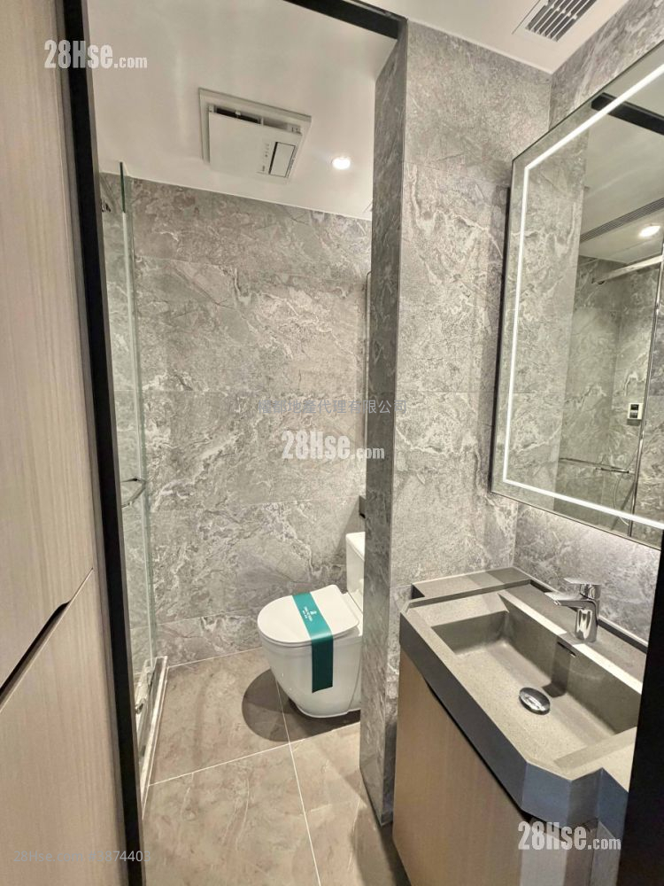 Twin Victoria Rental Studio , 1 Bathroom 250 ft² ( 23.2 m² )