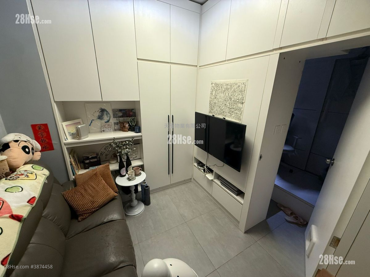 United Building Sell 2 Bedrooms , 1 Bathroom 287 ft² ( 26.7 m² )