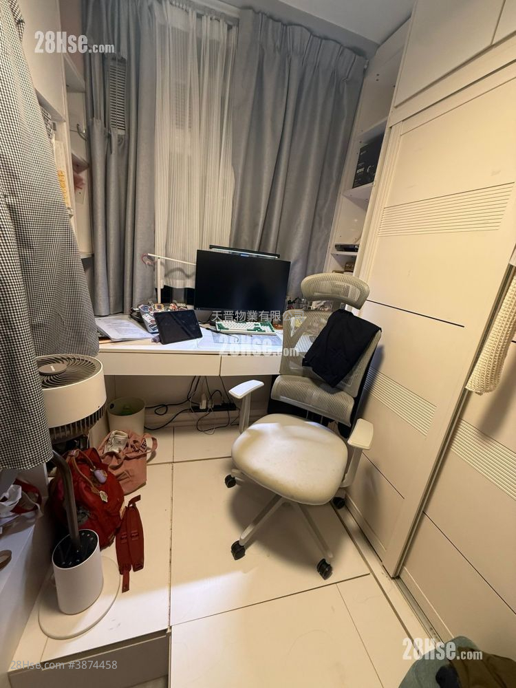United Building Sell 2 Bedrooms , 1 Bathroom 287 ft² ( 26.7 m² )