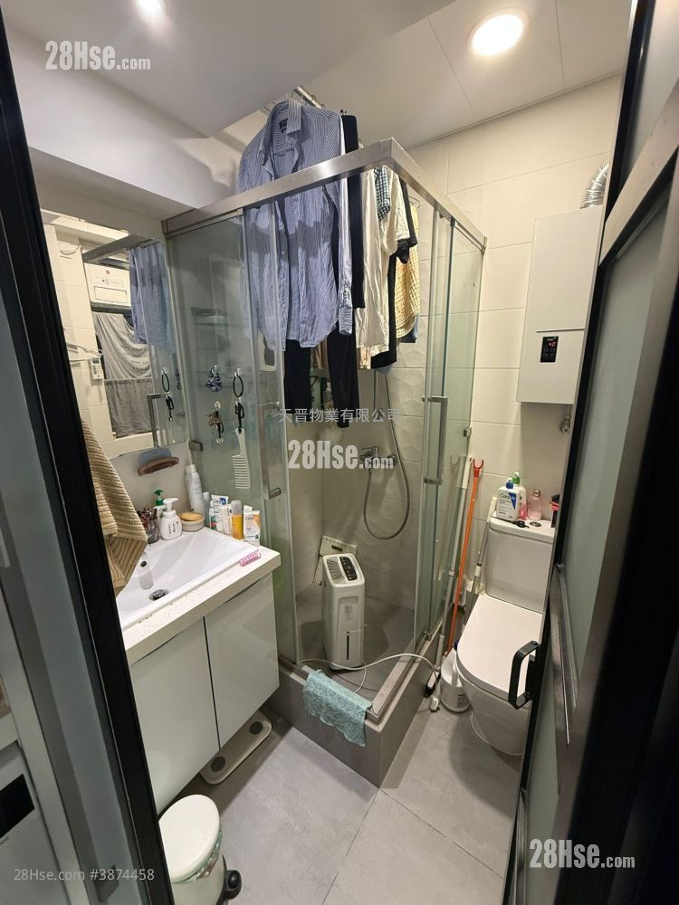 United Building Sell 2 Bedrooms , 1 Bathroom 287 ft² ( 26.7 m² )
