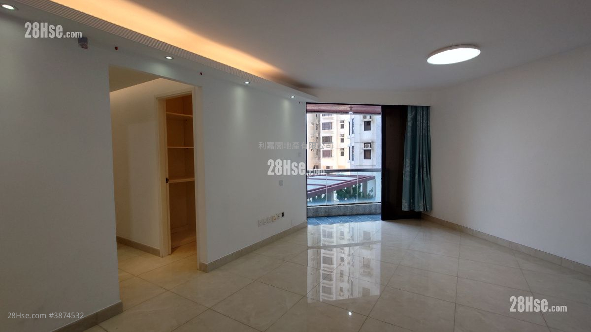 Heng Fa Chuen Sell 4 Bedrooms , 2 Bathrooms 826 ft² ( 76.7 m² )
