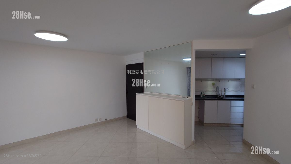 Heng Fa Chuen Sell 4 Bedrooms , 2 Bathrooms 826 ft² ( 76.7 m² )