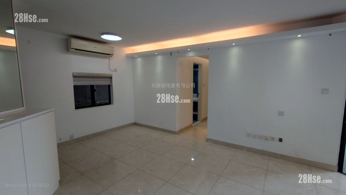 Heng Fa Chuen Sell 4 Bedrooms , 2 Bathrooms 826 ft² ( 76.7 m² )