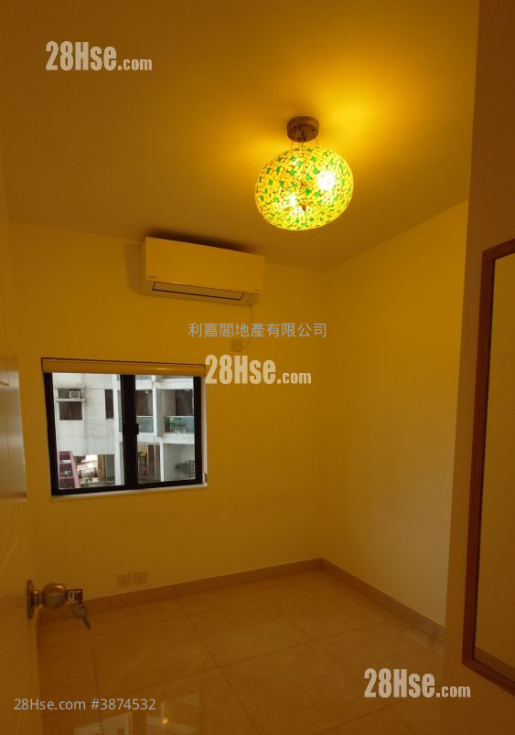Heng Fa Chuen Sell 4 Bedrooms , 2 Bathrooms 826 ft² ( 76.7 m² )