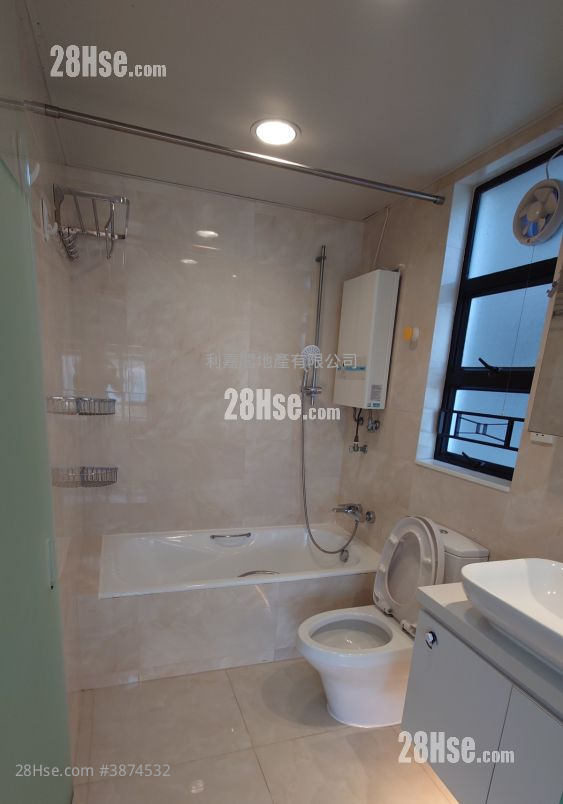 Heng Fa Chuen Sell 4 Bedrooms , 2 Bathrooms 826 ft² ( 76.7 m² )