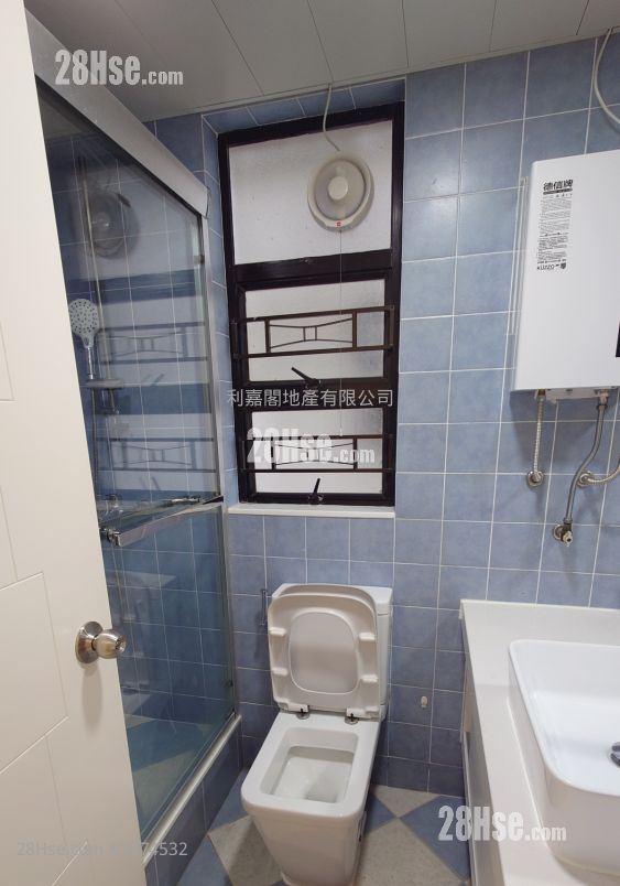 Heng Fa Chuen Sell 4 Bedrooms , 2 Bathrooms 826 ft² ( 76.7 m² )