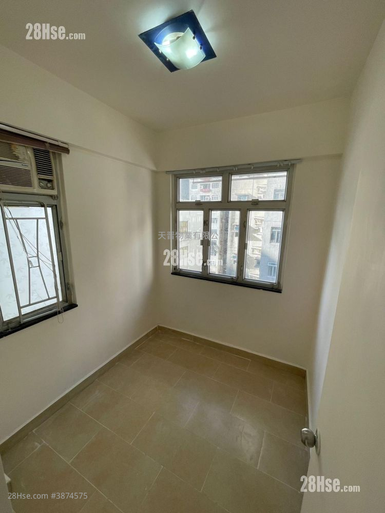 Fu Yip Building Sell 2 Bedrooms , 1 Bathroom 253 ft² ( 23.5 m² )