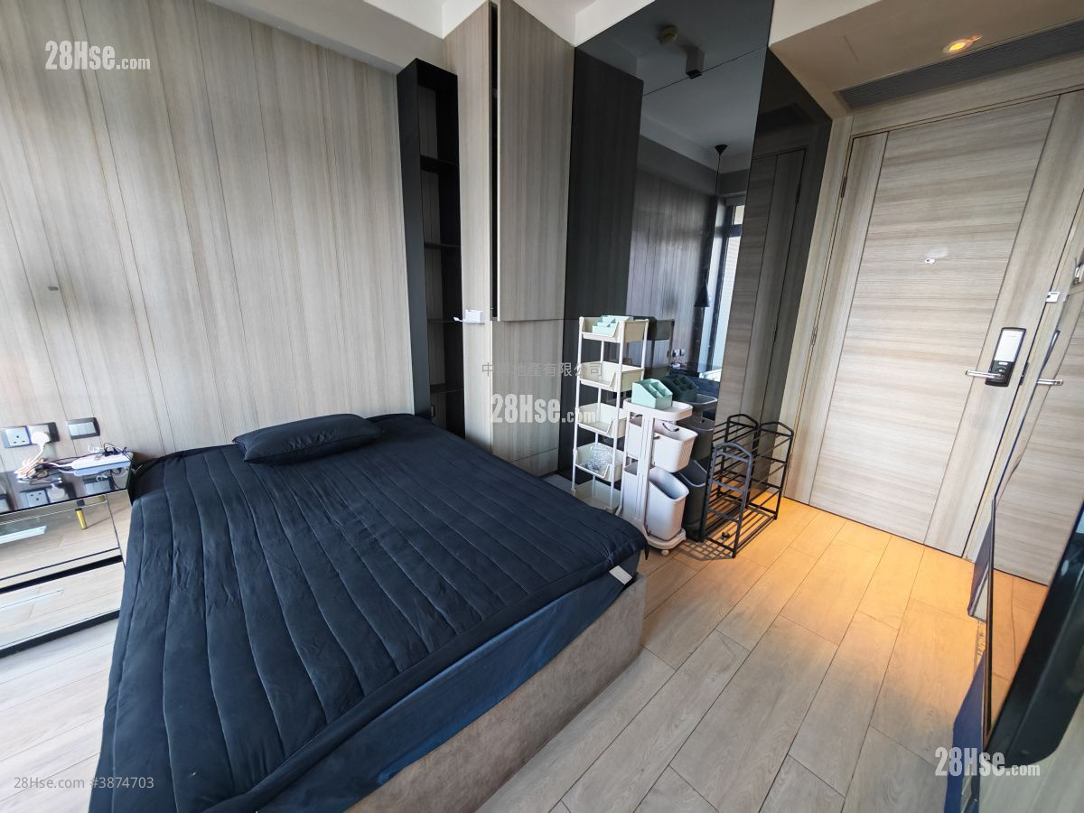 Parkes Residence Rental Studio , 1 Bathroom 248 ft² ( 23.0 m² )