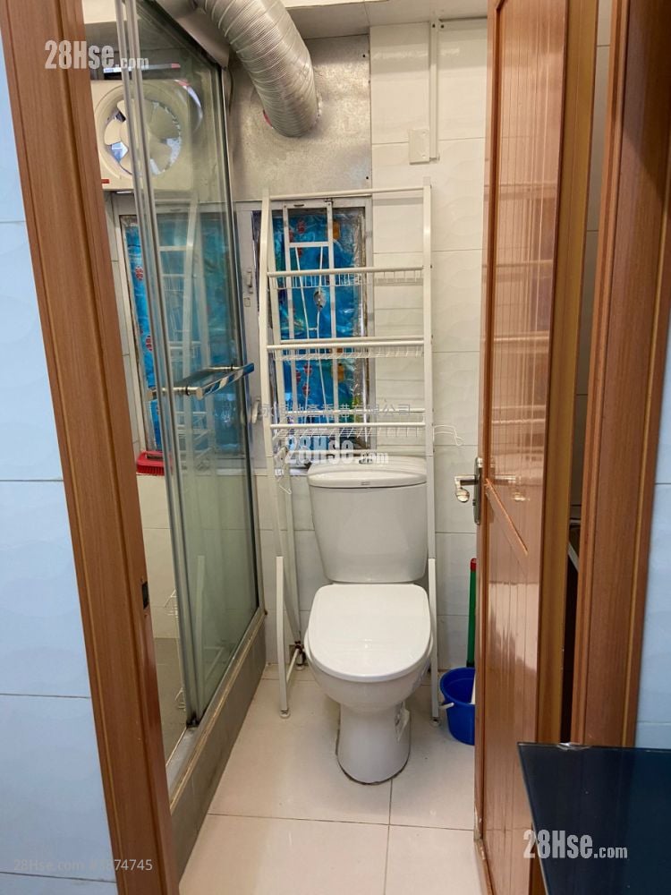 Hang Ying House Rental 3 Bedrooms , 1 Bathroom 529 ft² ( 49.1 m² )