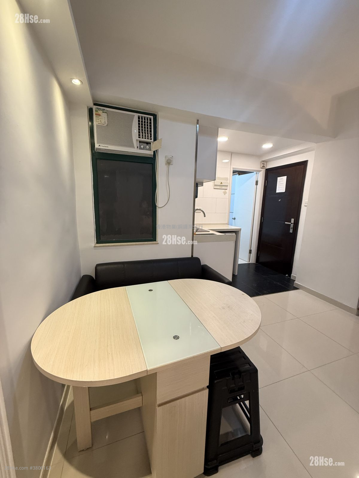 City Mansion Rental 2 Bedrooms , 1 Bathroom 351 ft² ( 32.6 m² )