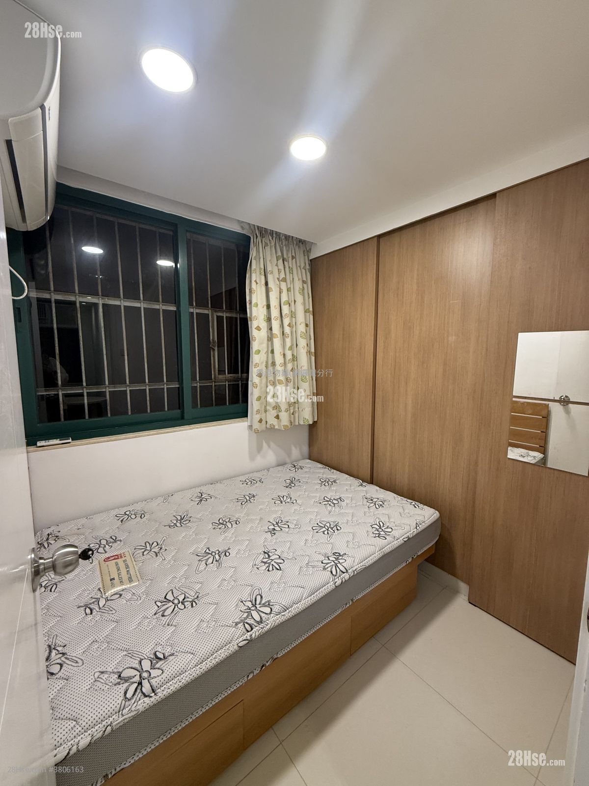City Mansion Rental 2 Bedrooms , 1 Bathroom 351 ft² ( 32.6 m² )