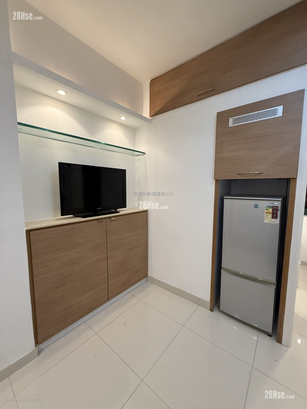 City Mansion Rental 2 Bedrooms , 1 Bathroom 351 ft² ( 32.6 m² )