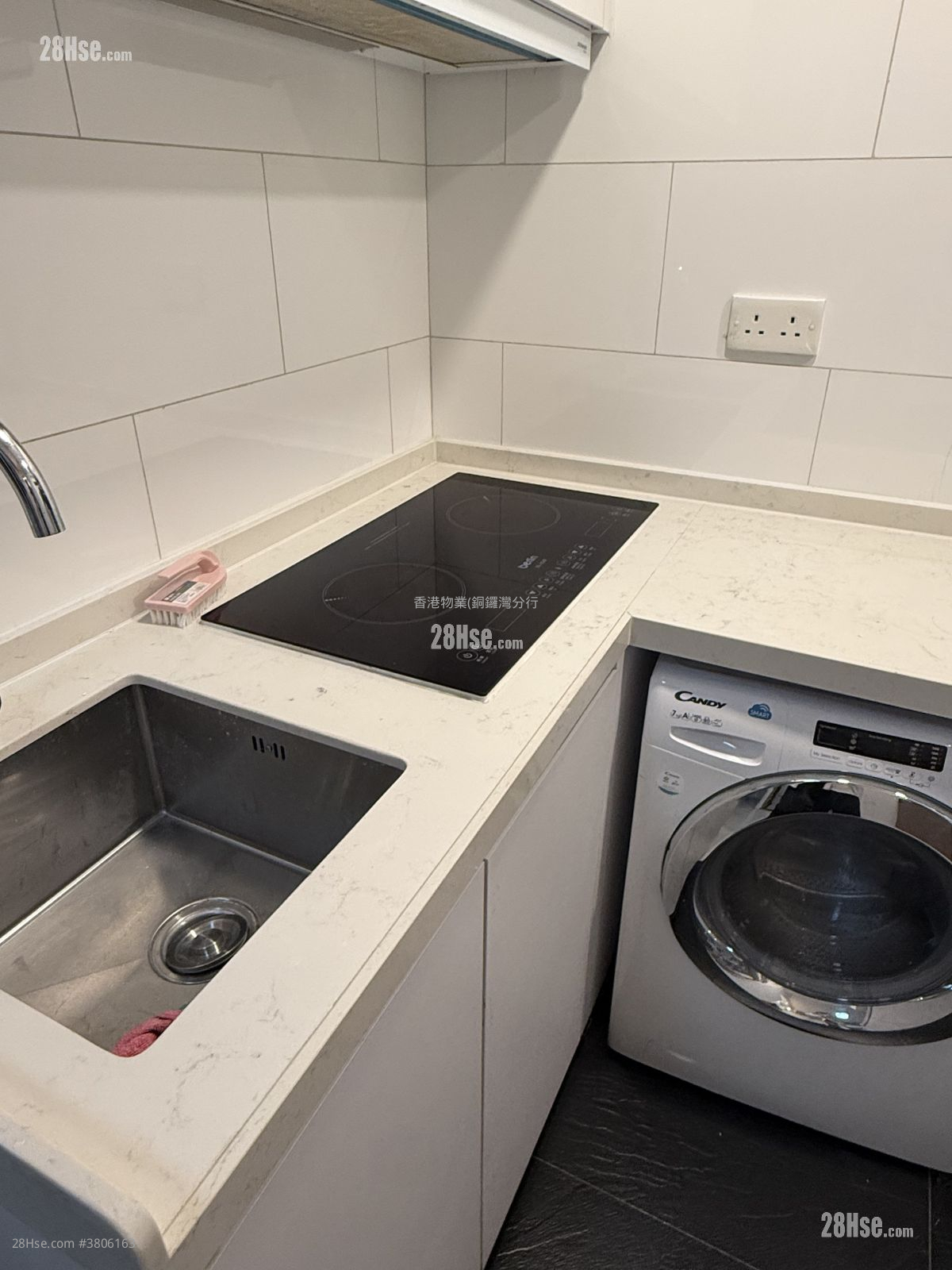 City Mansion Rental 2 Bedrooms , 1 Bathroom 351 ft² ( 32.6 m² )