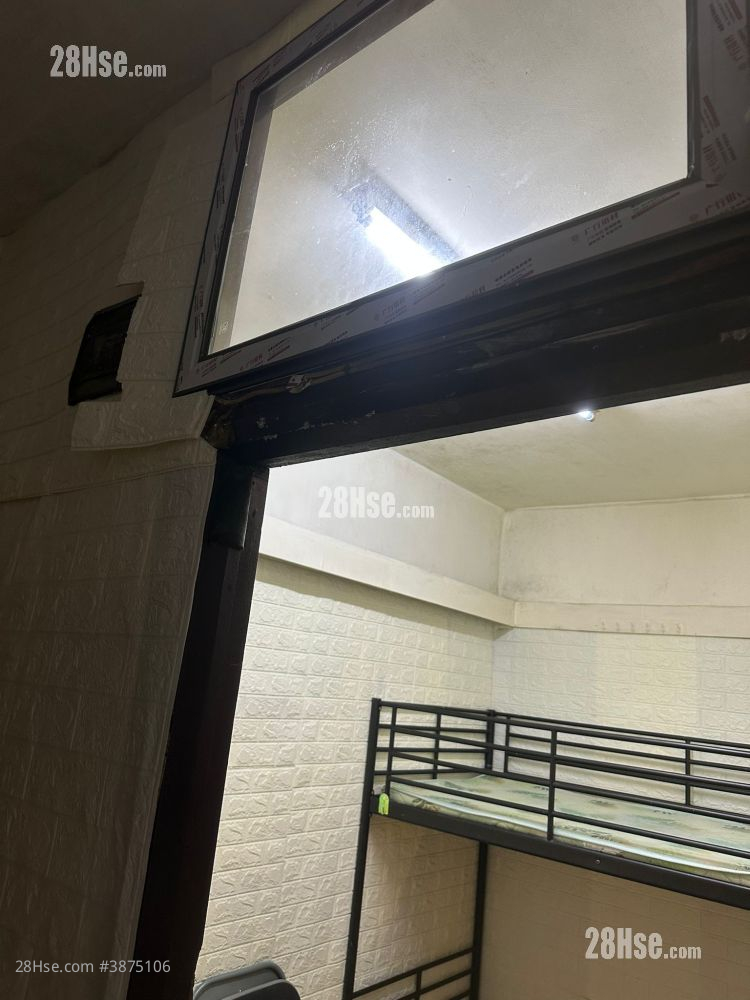 Metropole Building Rental 120 ft² ( 11.1 m² )