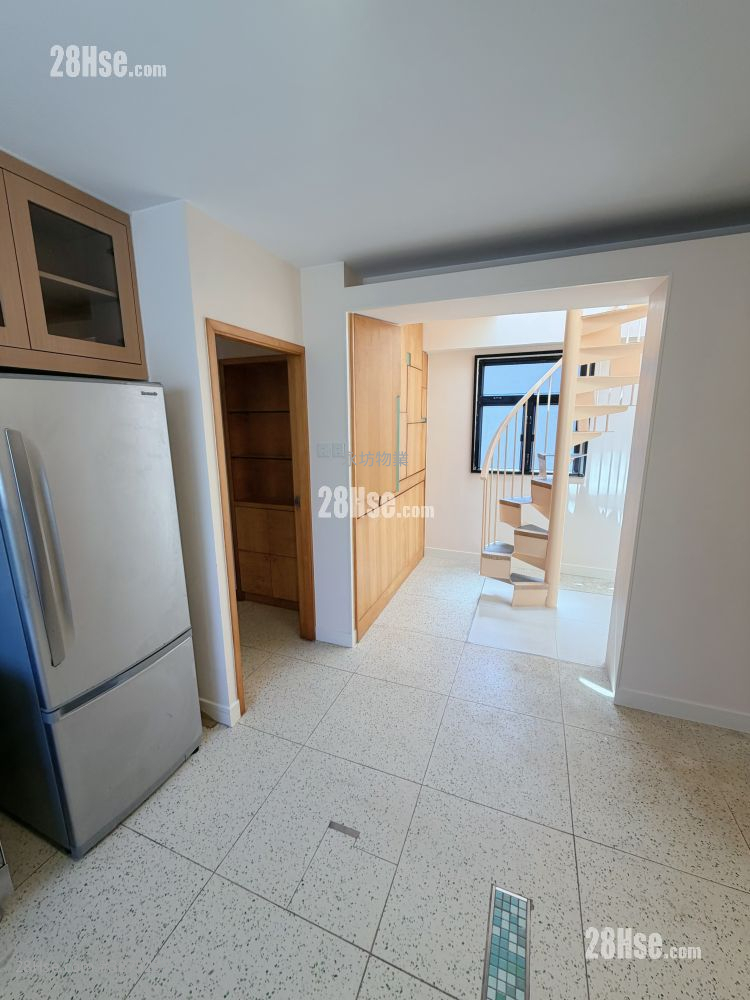 Peak Garden Court Rental 2 Bedrooms , 1 Bathroom 633 ft² ( 58.8 m² )