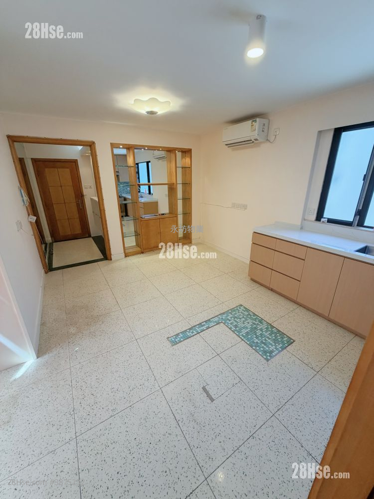 Peak Garden Court Rental 2 Bedrooms , 1 Bathroom 633 ft² ( 58.8 m² )