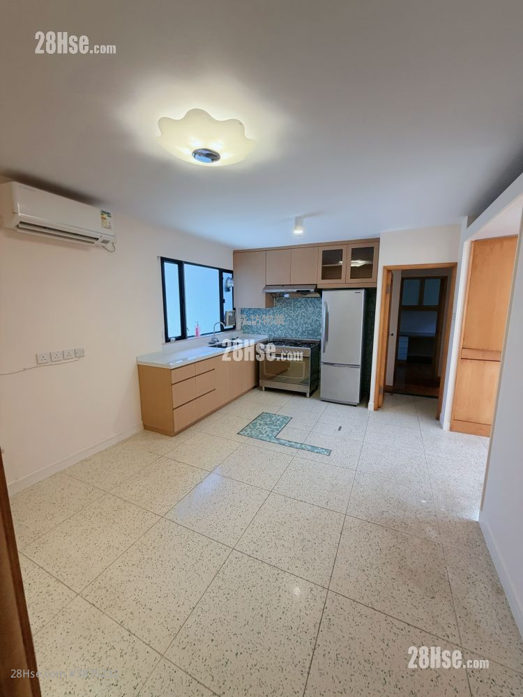 Peak Garden Court Rental 2 Bedrooms , 1 Bathroom 633 ft² ( 58.8 m² )