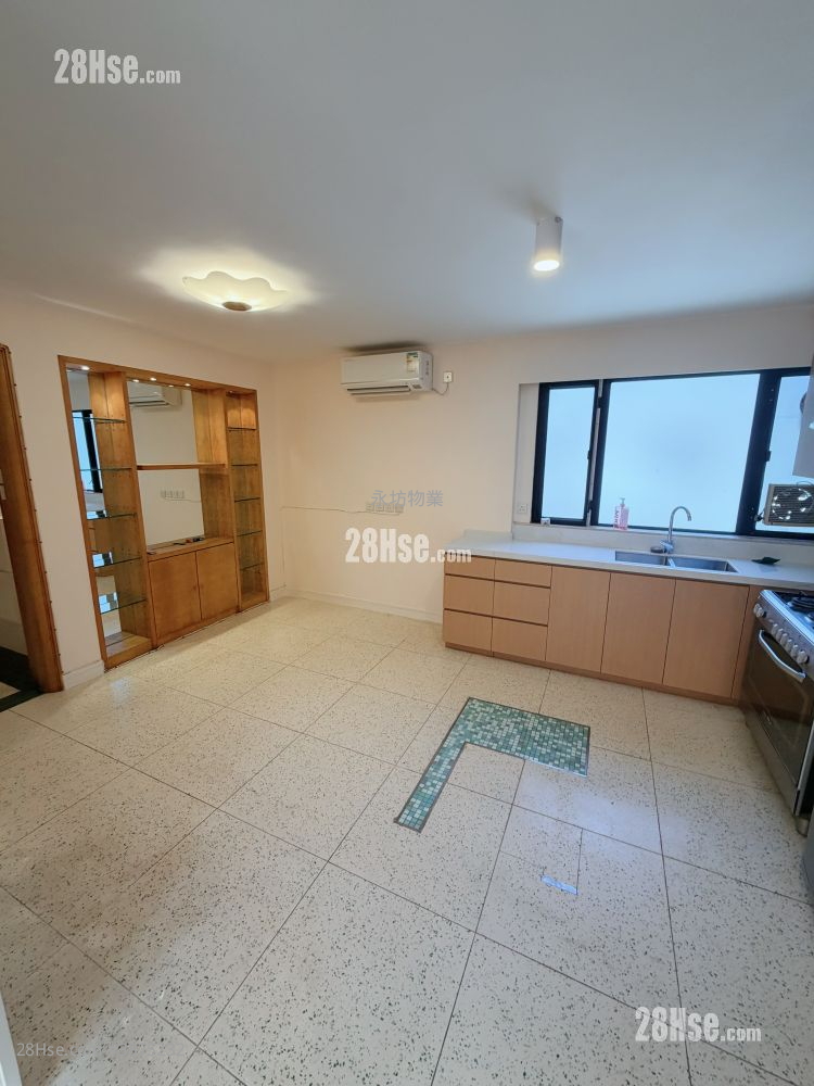 Peak Garden Court Rental 2 Bedrooms , 1 Bathroom 633 ft² ( 58.8 m² )
